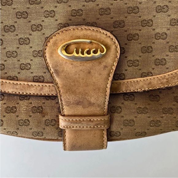 Gucci Tan Monogram Shoulder Bag - Picture 13 of 14